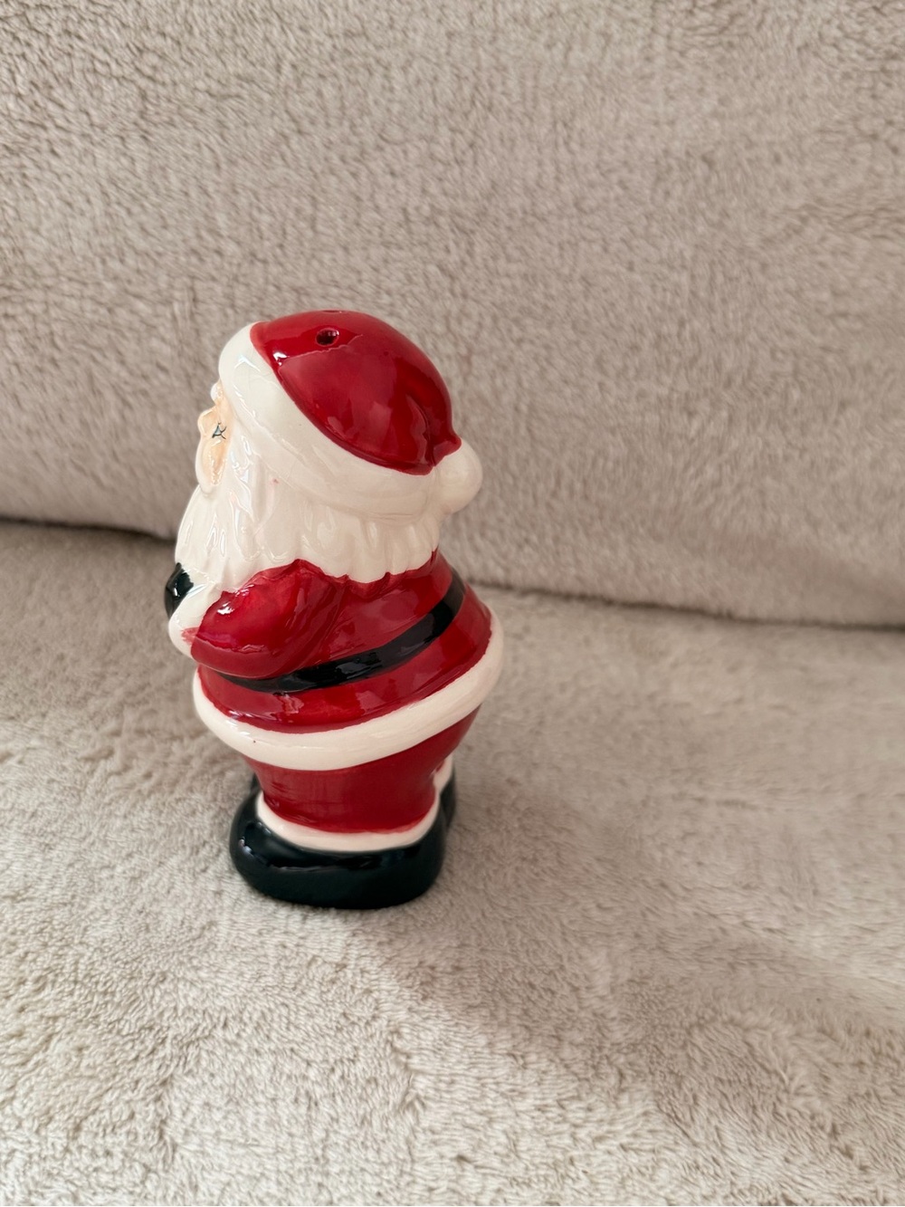 Vintage Santa And Mrs. Claus Salt & Pepper Shakers Kissing Winking - Picture 2 of 12